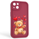 Чехол силиконовый оригинальный Soft Touch с 3D принтом милый мишка для Apple iPhone 13 бордовый (Полная защита камеры) 0043199 фото 1