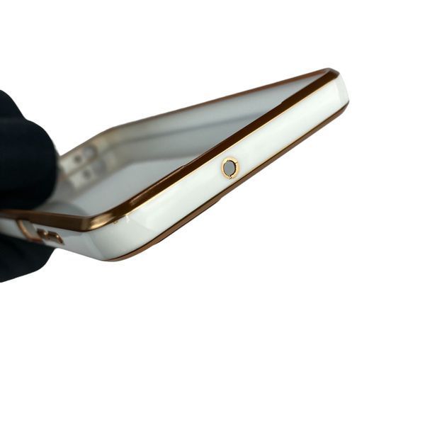 Чохол для Motorola G73 глянцевий із захистом камери із золотою окантовкою на моторола г73 білий gs1 0019535 фото