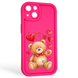 Чехол силиконовый оригинальный Soft Touch с 3D принтом милый мишка для Apple iPhone 13 малиновый (Полная защита камеры) 0043201 фото 1