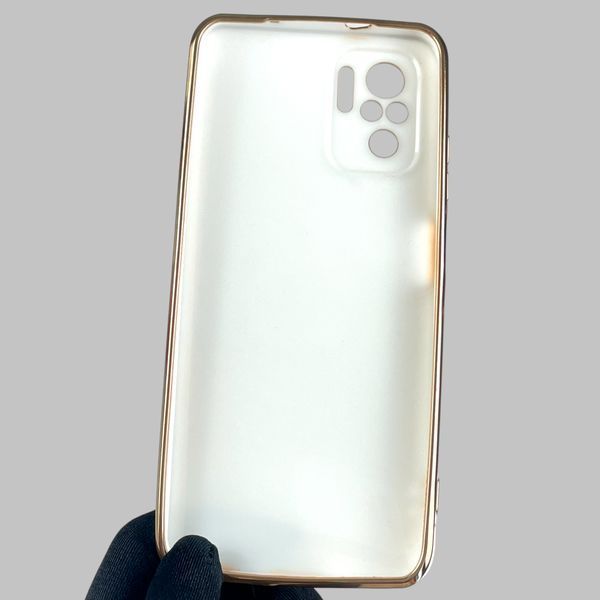Чехол для Xiaomi Redmi Note 10 глянцевый с золотой окантовкой с защитой камеры на сяоми редми нот 10 белый 0008332 фото