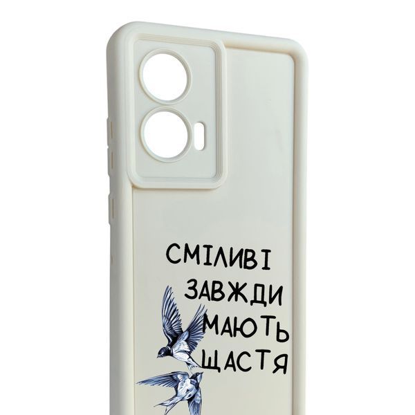 Чохол силіконовий Soft Touch з 3D принтом Сміливі завжди мають щастя для TECNO Spark 8C (KG5k) молочний (Повний захист камери) 0070797 фото