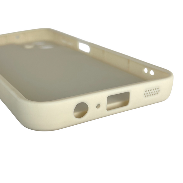 Чехол силиконовый Soft Touch для Samsung Galaxy A06 (SM-A065) молочный (Полная защита камеры) 0039507 фото