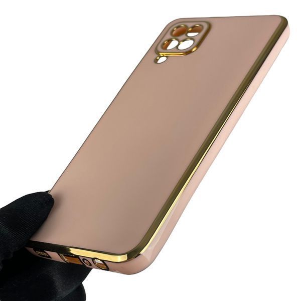 Чехол для Samsung Galaxy M12 SM-M127F с золотой окантовкой с защитой камеры на самсунг м12 пудровый 0008232 фото