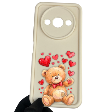 Чехол силиконовый оригинальный Soft Touch с 3D принтом милый мишка для Xiaomi Redmi A3 молочный (Полная защита камеры) 0043746 фото